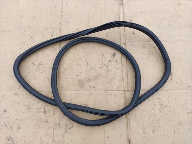 Уплотнитель двери задней, (на кузове) 4M0833721D VAG