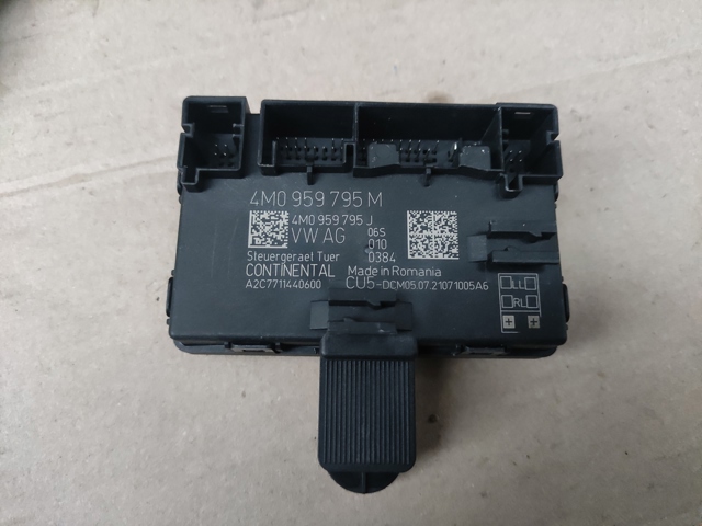 Блок комфорта задней двери 4M0959795M VAG