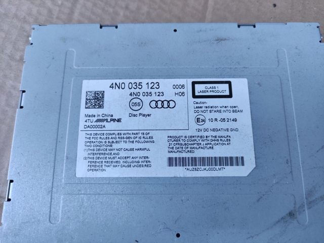 4N0035123 VAG Магнитола (радио AM/FM) купить в Киев