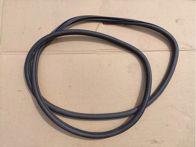 Уплотнитель задней двери 5NN8397015AP VAG