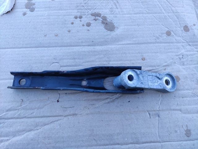 Задняя подушка двигателя 5Q0199855C VAG