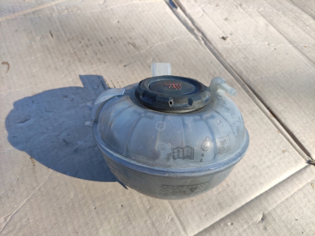 Расширительный бачок охлаждения 5QM121407C VAG