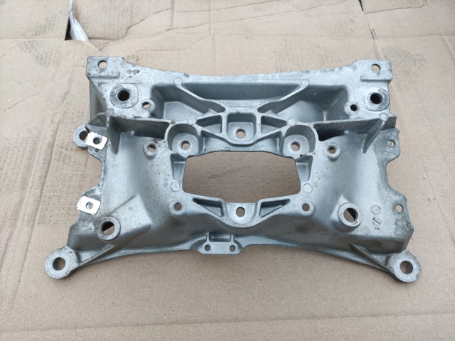 Балка крепления коробки передач 80A399262BA VAG
