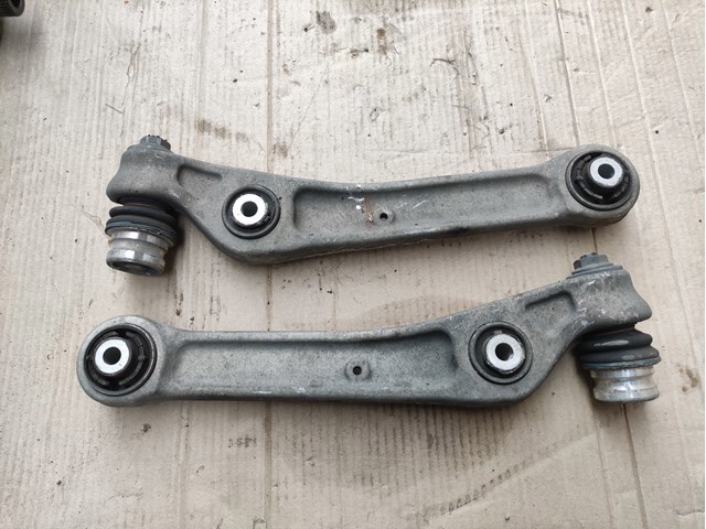 Рычаг передней подвески нижний левый 8W0407151C VAG