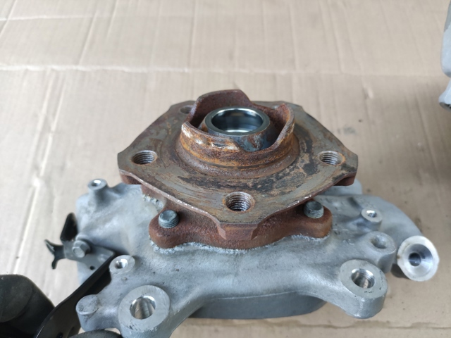 Задняя шпиндель 8W0501652D VAG