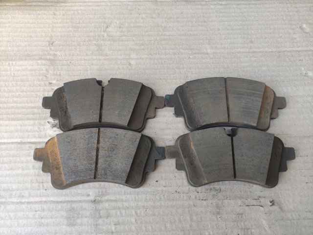 Колодки тормозные задние, дисковые 8W0698451AR VAG