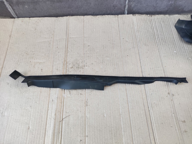 Заглушка жабо боковая 8W0820582C VAG