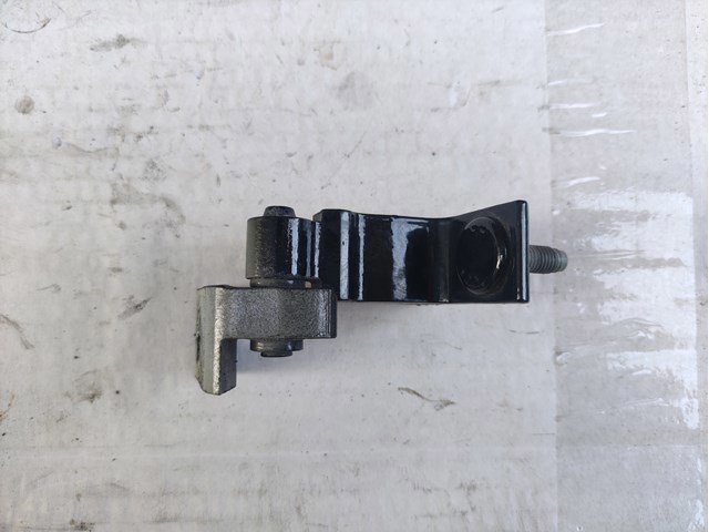 Петля водительской двери 8W0831403A VAG