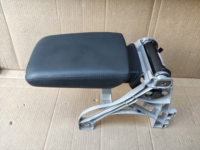 8W0864207H38M VAG Кронштейн подлокотника купить в Черновцы