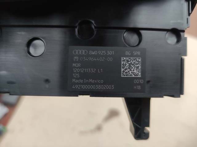 8W0925301BG5PR VAG Блок кнопок центральной консоли купить в Ирпень