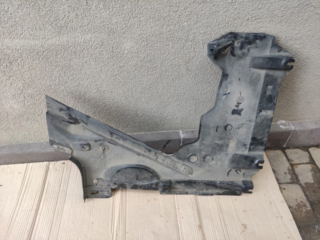 VAG 8W8825216A Защита днища задняя правая в наличии Николаев