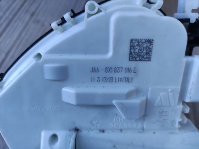 VAG 8X1837016E Замок передней правой двери в наличии Ирпень