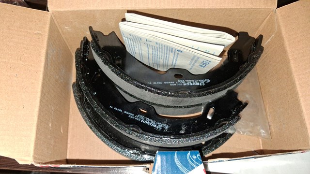 BOSCH 0986487725 Колодки ручника в наличии Житомир