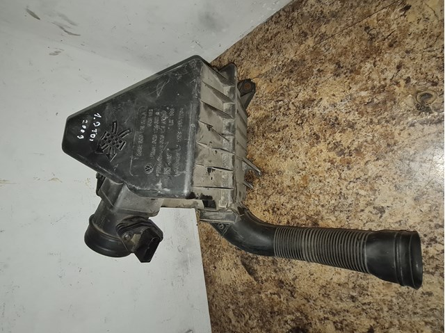 Корпус воздушного фильтра 6Q0129601AR VAG