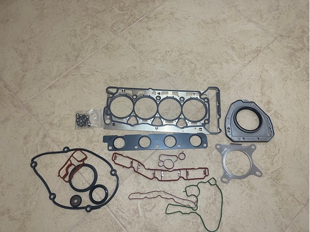 Верхний комплект прокладок двигателя 023747501 VICTOR REINZ