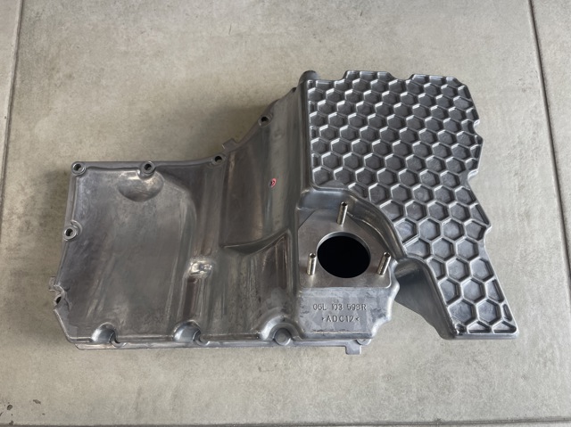 Поддон двигателя 06L103598S VAG