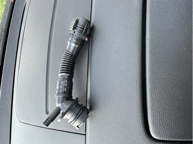 11127584128 Патрубок вентиляции картерных газов купить Ужгород