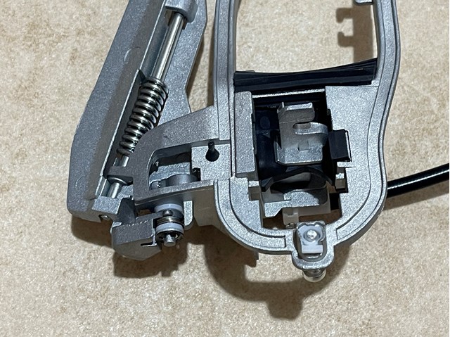51 21 8 243 616 BMW Держатель наружной ручки двери передней правой