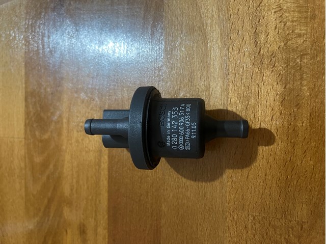 Клапан системы вентиляции топливного бака Фольксваген Гольф IV