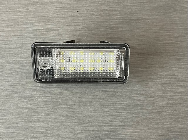 Фонарь освещения номера 8E0807430A VAG