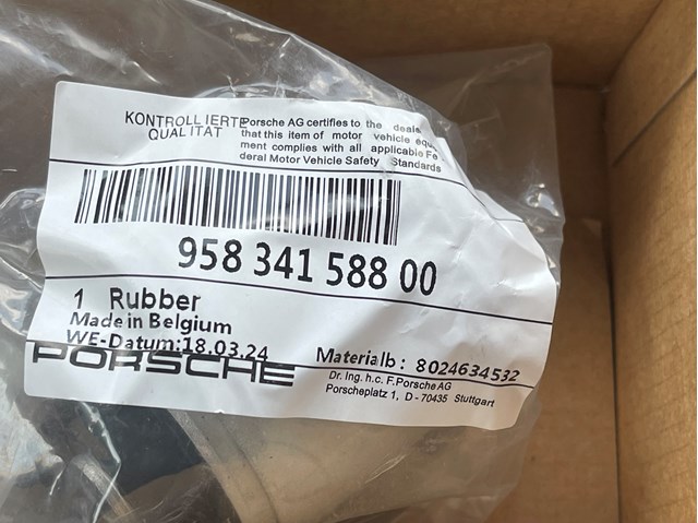 Сайлентблок задней подвески 95834158800 PORSCHE