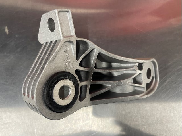 Крепление коробки передач BV6Z6E042C FORD