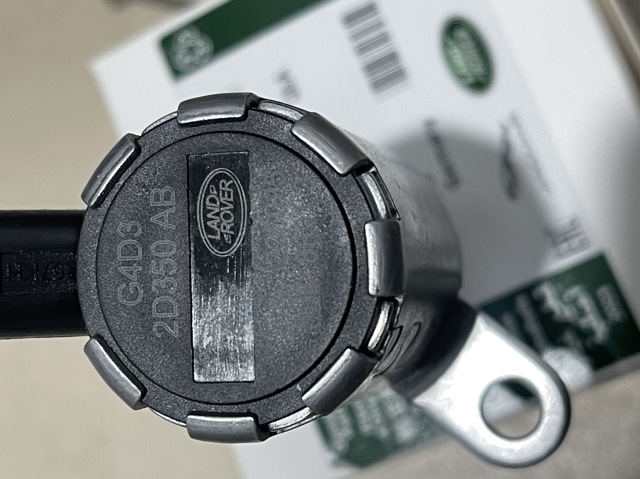 Клапан регулировки давления масла LR073684 LAND ROVER