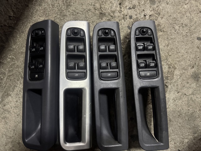 31343548 VOLVO Кнопочный блок управления стеклоподъемником передний левый купить в Ужгород