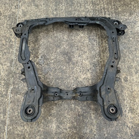 Поперечина передней подвески 624051F000 HYUNDAI