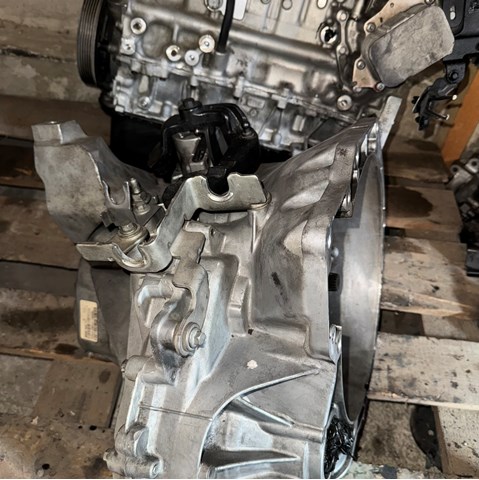 AV6R7002KF КПП в сборе (механическая коробка передач) купить Винница