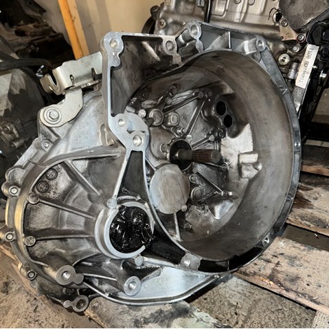 Коробка передач в сборе с главной передачей и дифференциалом AV6R7002KF FORD