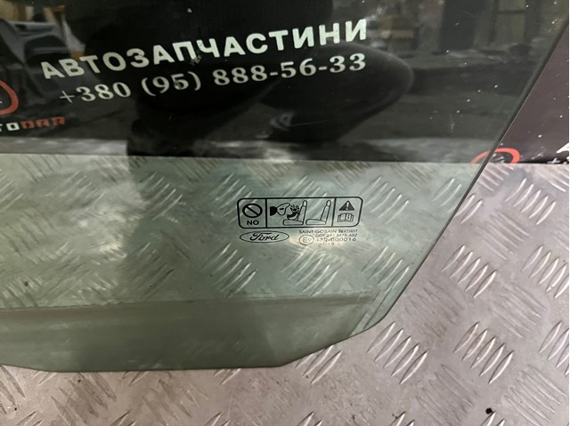 FORD 1342624 Стекло двери передней левой в наличии Ровно