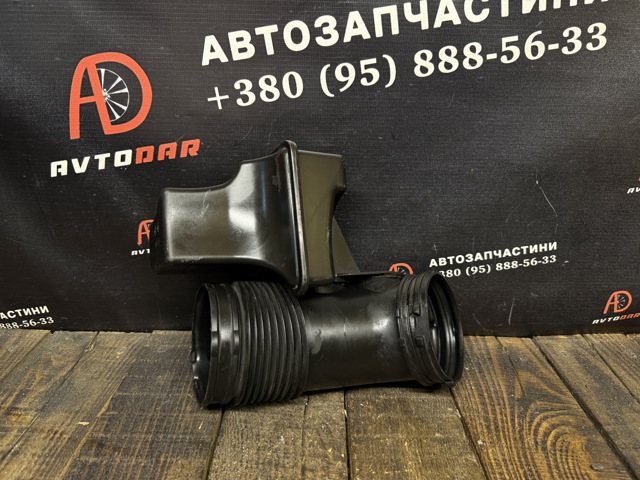 BMW 13717536004 Патрубок воздушный, выход воздушного фильтра в наличии Хмельницкий