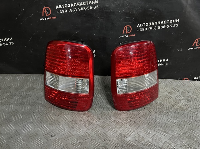 Задний левый стоп KIA Carnival 2