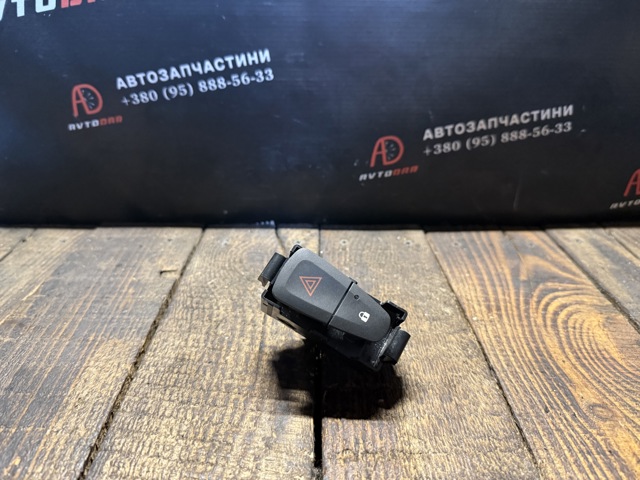 Кнопка включения аварийного сигнала 252100502R RENAULT