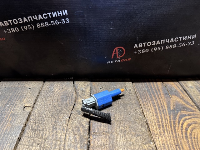 Датчик включения сцепления 253250006R RENAULT