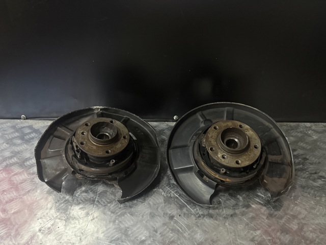 Цапфа поворотного кулака 33326774807 BMW