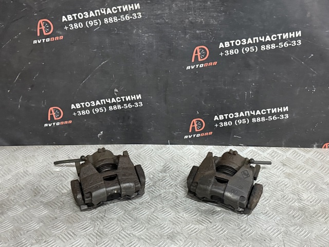 Суппорт тормозной, передний, правый 410010001R RENAULT