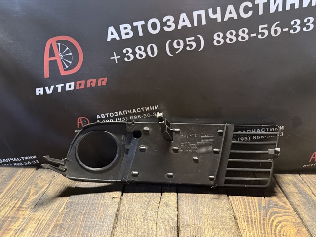 4B0807682S Заглушка (решетка) противотуманных фар бампера переднего правая купить Харьков