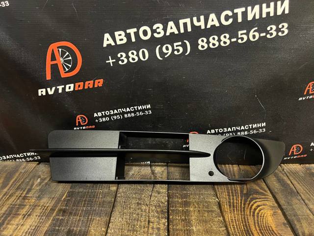 Решетка бампера переднего правая 51117049244 BMW