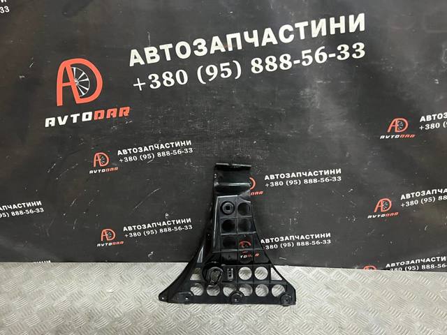 Кронштейн бампера заднего, внешний левый 51127033715 BMW