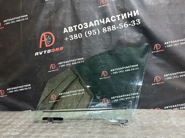 Стекло водительской двери 803010008R RENAULT