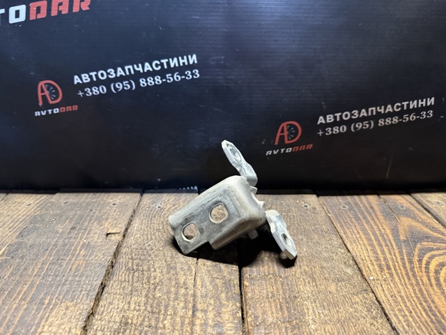 Завеса двери передней правой 804000016R RENAULT