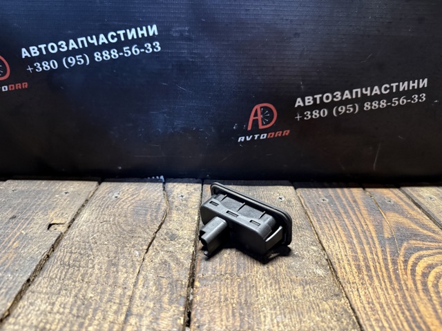 RENAULT 8200076256 Кнопка привода замка крышки багажника (двери 3/5-й (ляды) в наличии Ровно