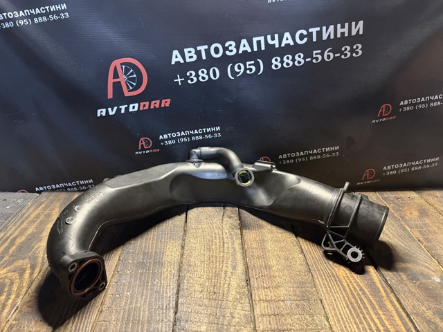 Патрубок воздушный, вход в турбину (наддув) 8200645723 RENAULT