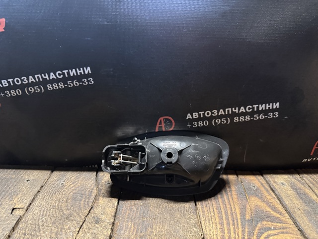 RENAULT 826720001R Ручка двери правой внутренняя передняя/задняя в наличии Каменское