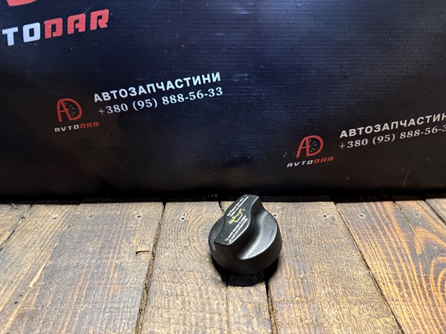 Крышка заливной горловины масла A0000100385 MERCEDES