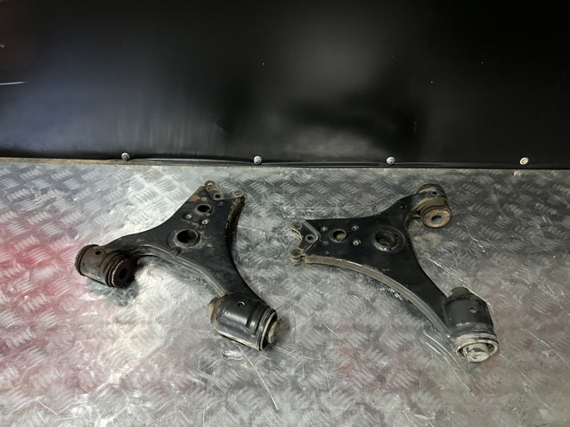 Рычаг передней подвески нижний левый A1693300507 MERCEDES
