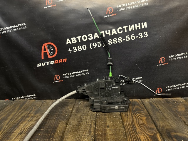 Замок задней правой двери  A2220064099 MERCEDES