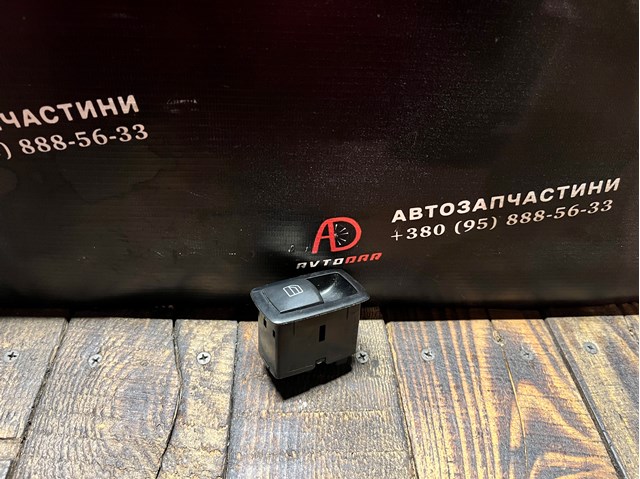 Кнопки переднего правого стеклоподъёмника A2518200510 MERCEDES